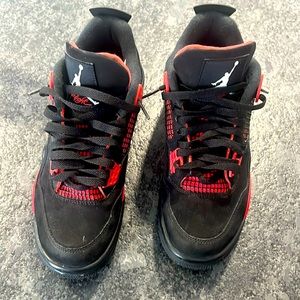Like new Jordan Air Retro 4 ‘Red Thunder’ size 8 sneakers